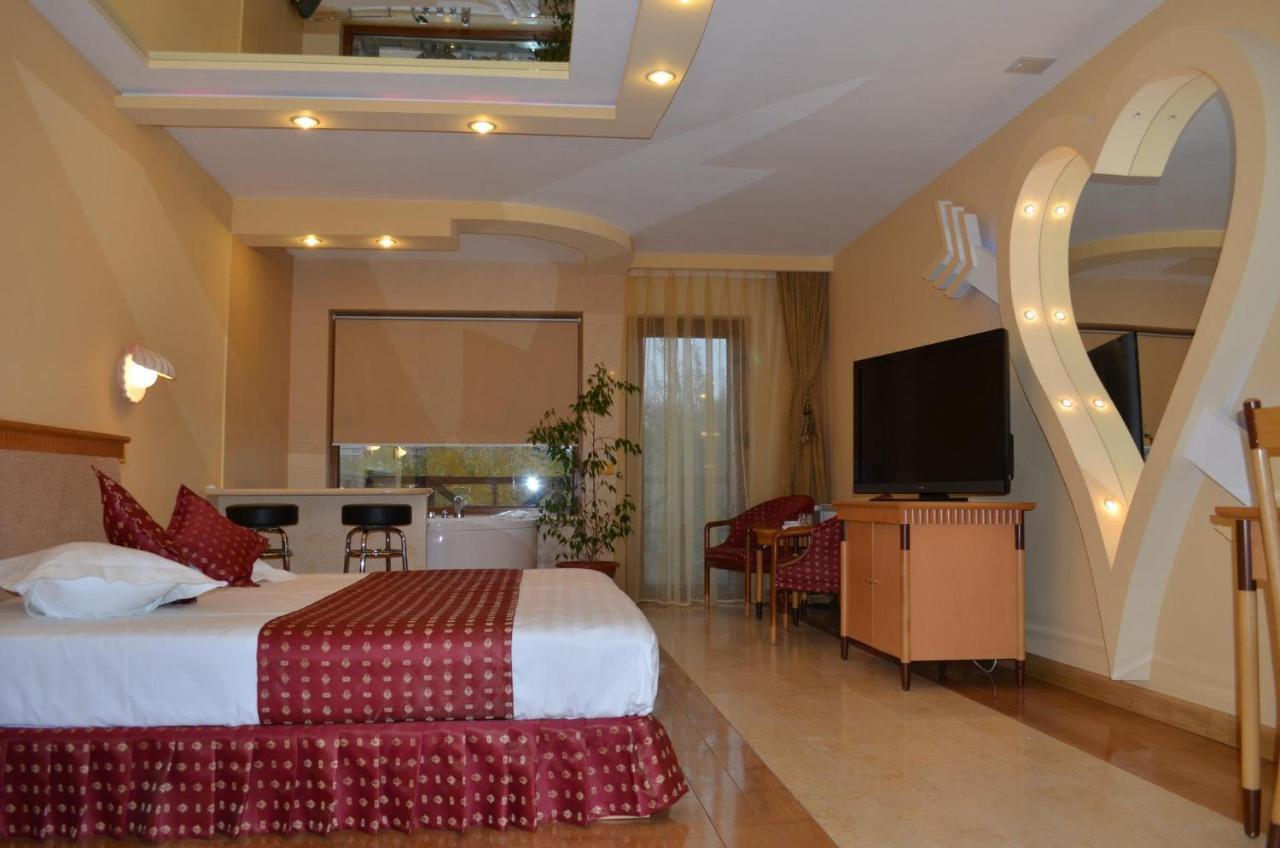 Hotel La Scoica Land Нэводари Экстерьер фото